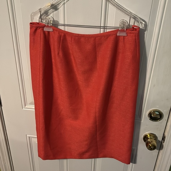 Le Suit Vibrant Red Blazer and Skirt Ensemble - Picture 7 of 10